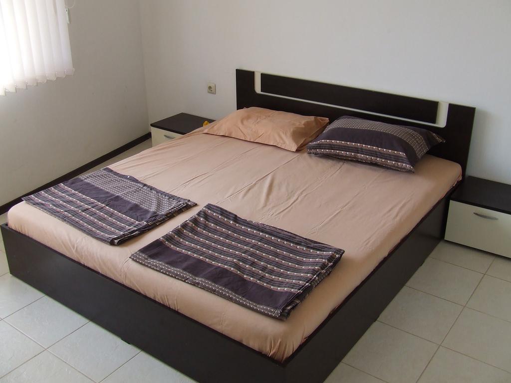 Asparuhov Guest Rooms And Apartments Varna Exterior photo